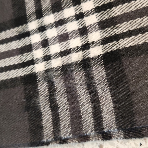 Stylish Scarf - Picture 3 of 3